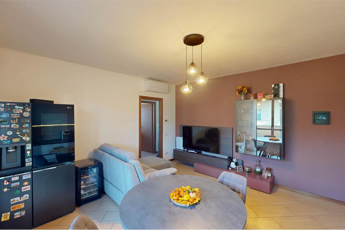 Trilocale luminoso con autorimessa doppia a Bregnano