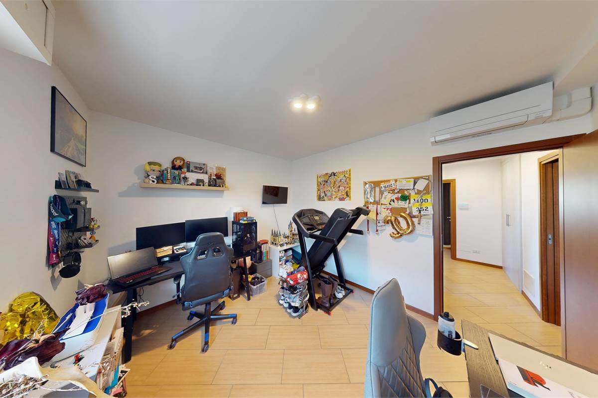 Trilocale luminoso con autorimessa doppia a Bregnano