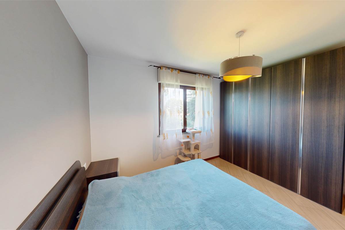 Trilocale luminoso con autorimessa doppia a Bregnano