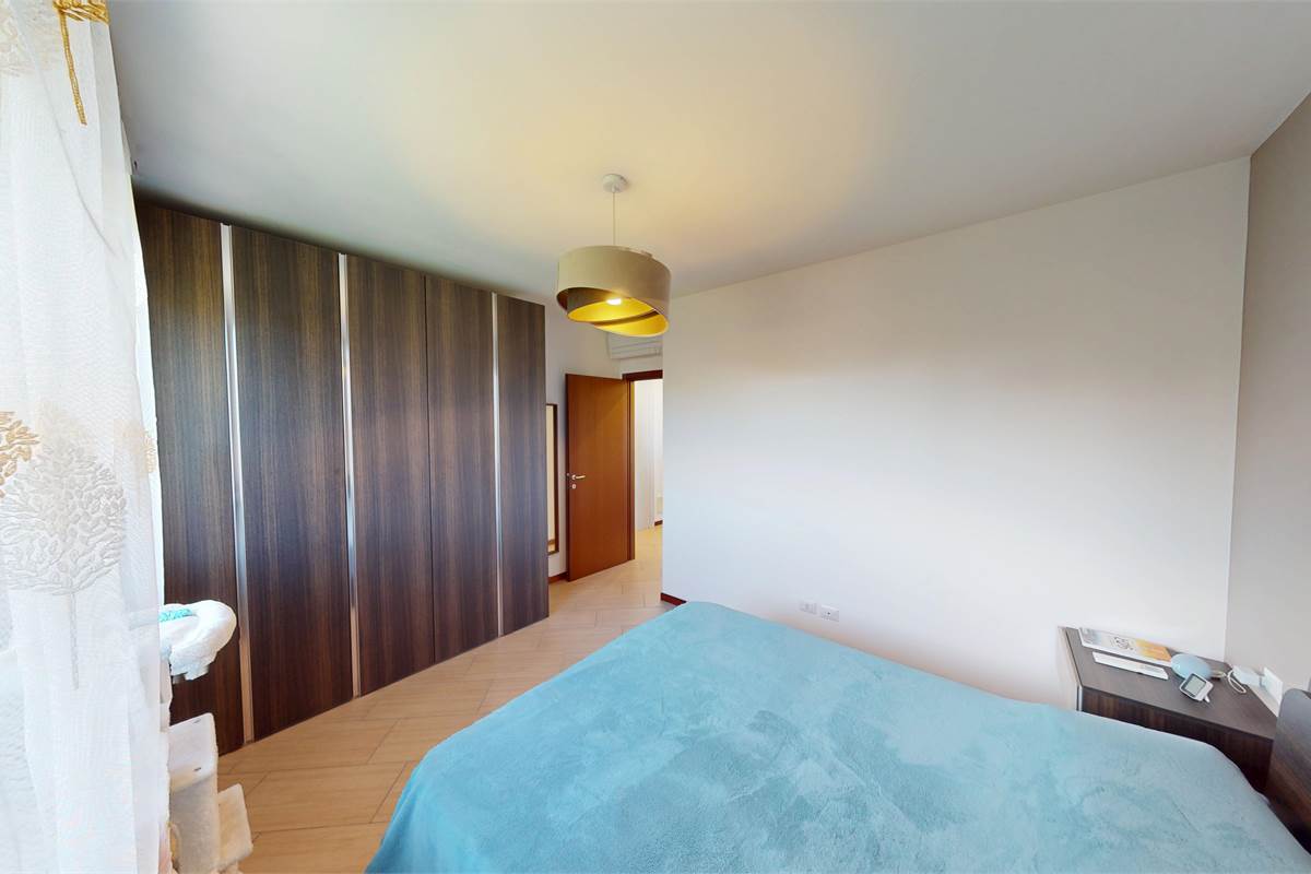 Trilocale luminoso con autorimessa doppia a Bregnano