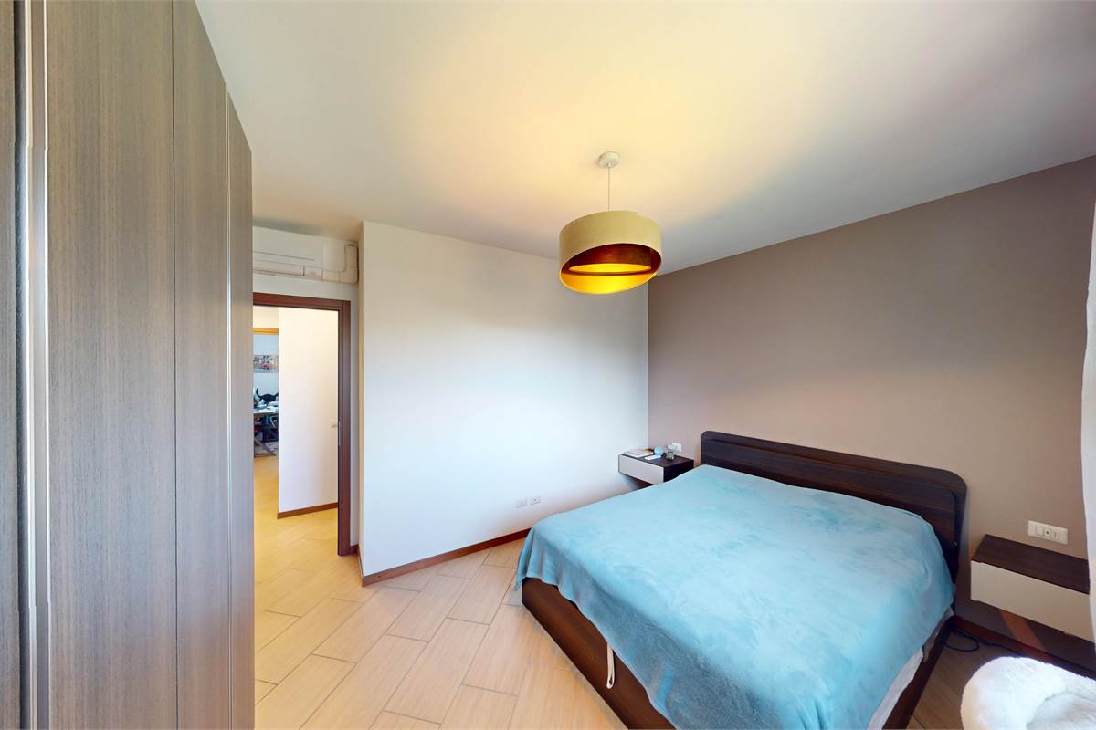 Trilocale luminoso con autorimessa doppia a Bregnano