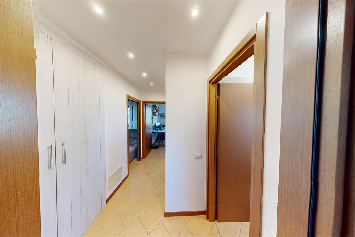 Trilocale luminoso con autorimessa doppia a Bregnano