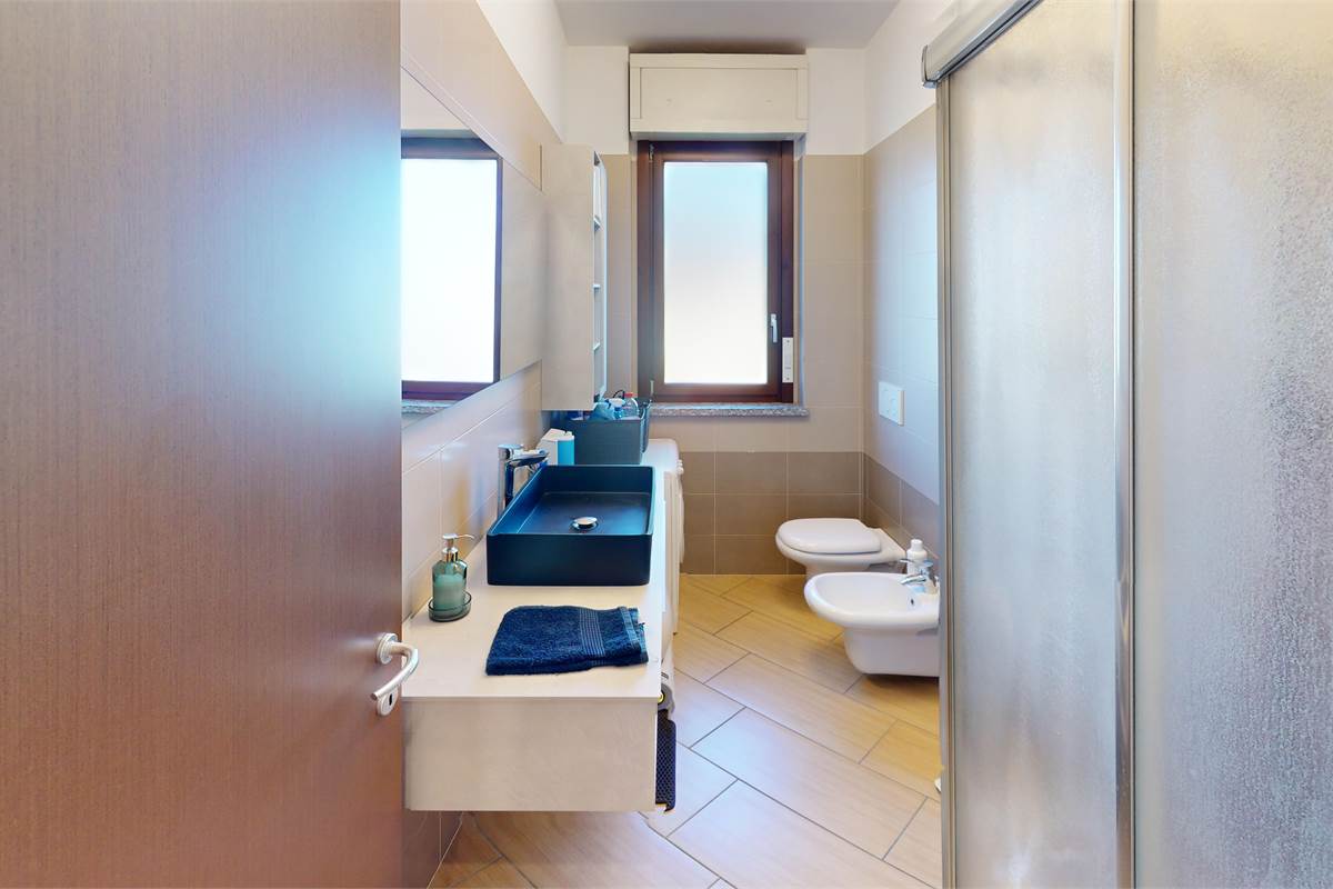 Trilocale luminoso con autorimessa doppia a Bregnano