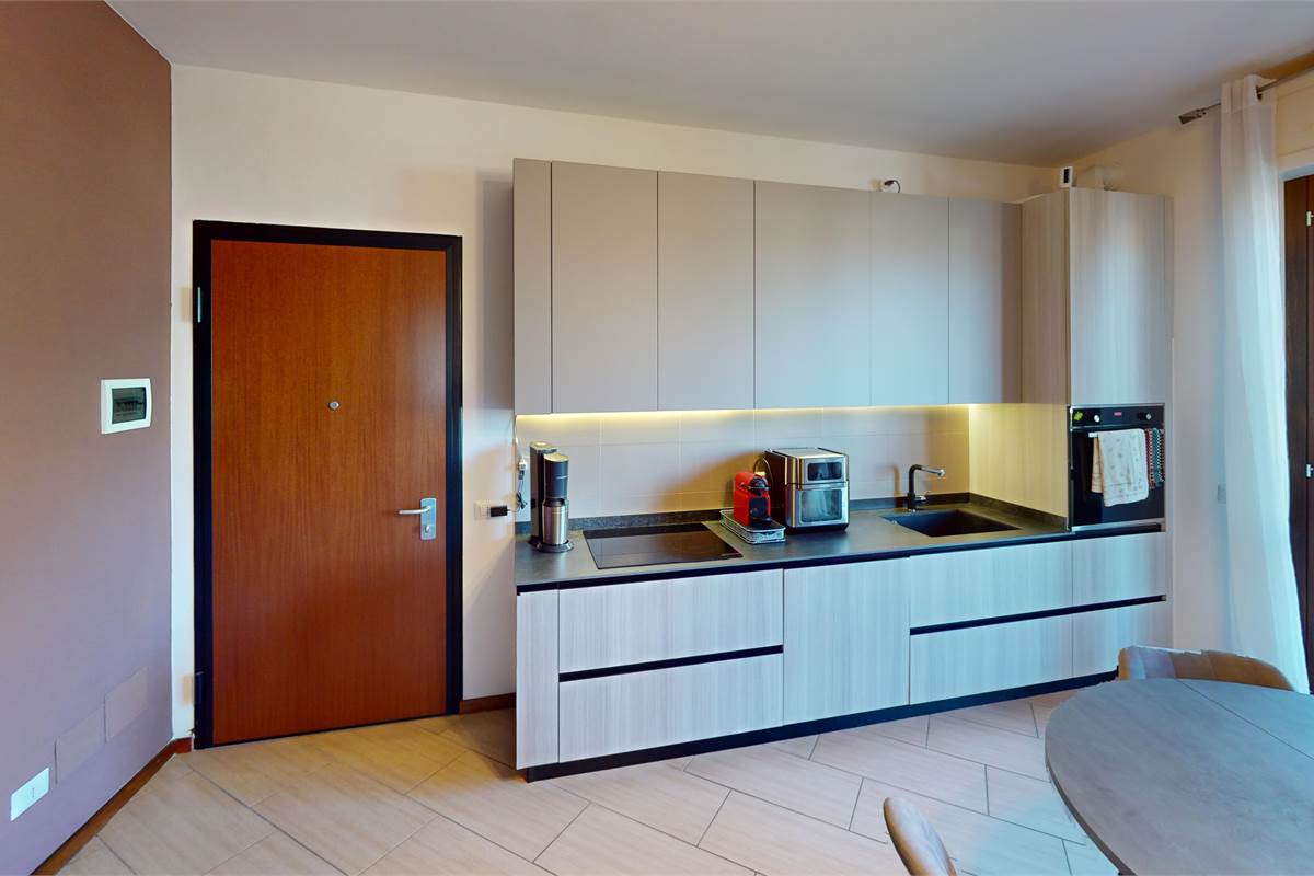 Trilocale luminoso con autorimessa doppia a Bregnano