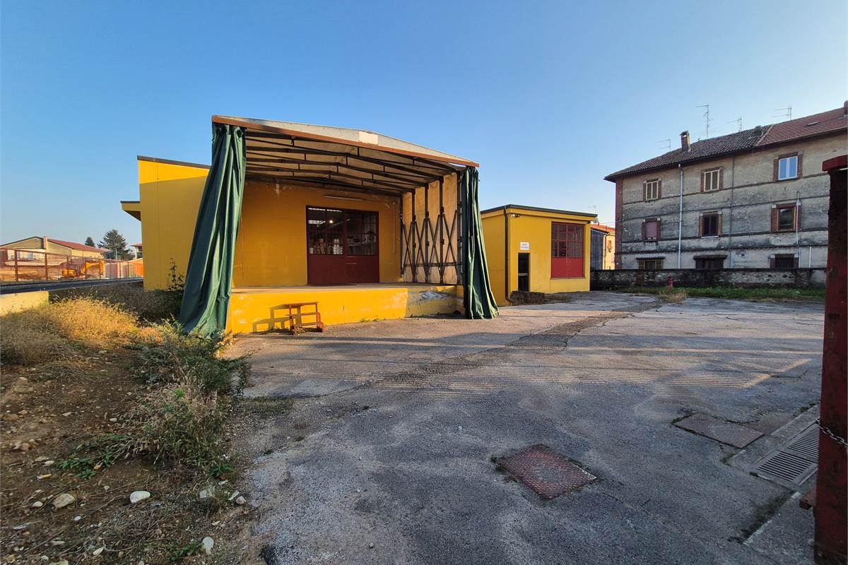 Capannone Commerciale in Vendita a Cirimido