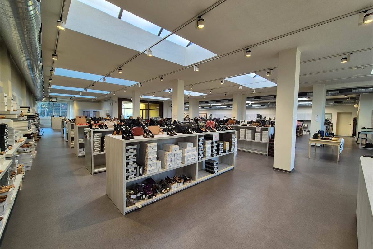 Capannone Commerciale in Vendita a Cirimido