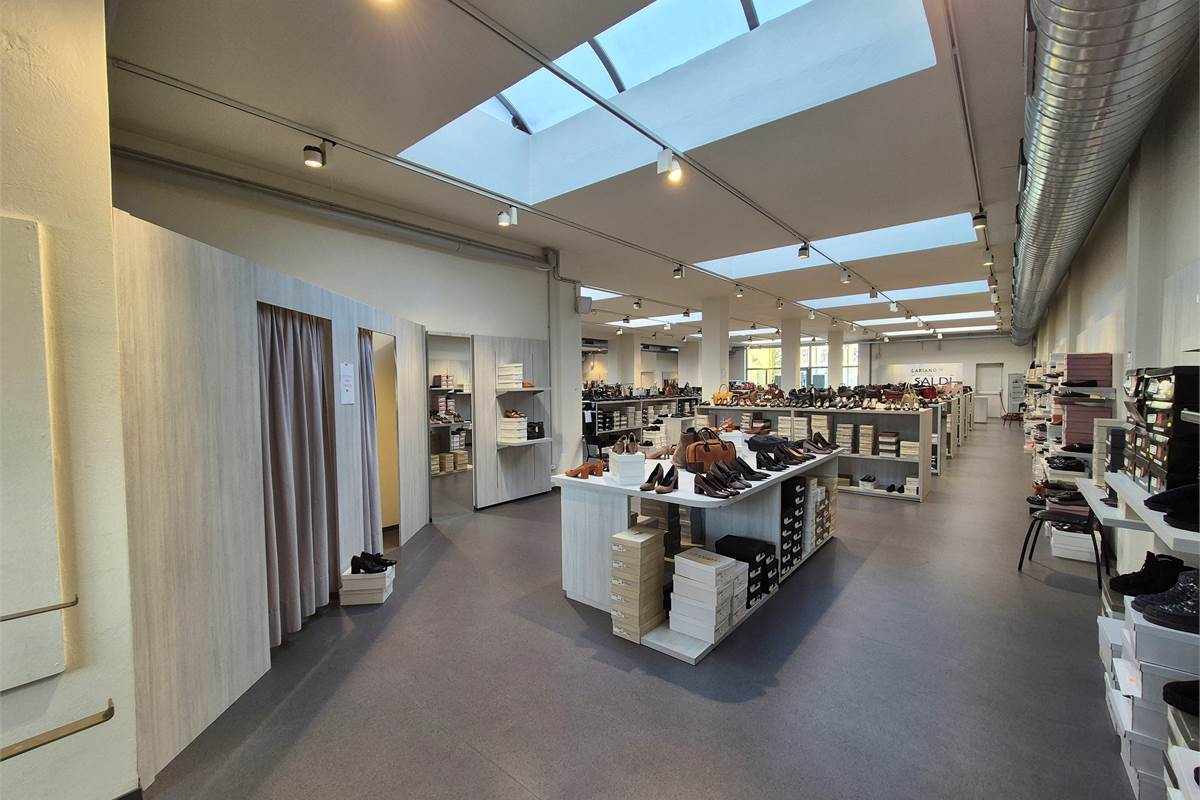 Capannone Commerciale in Vendita a Cirimido