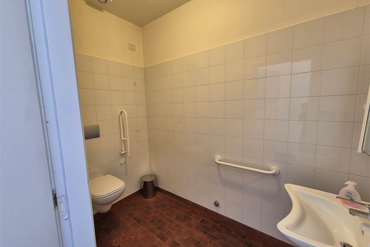 Capannone Commerciale in Vendita a Cirimido