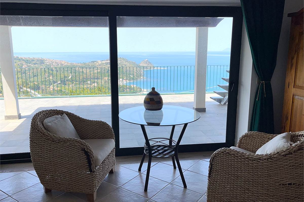 Villa indipendente con vista arcipelago eoliano