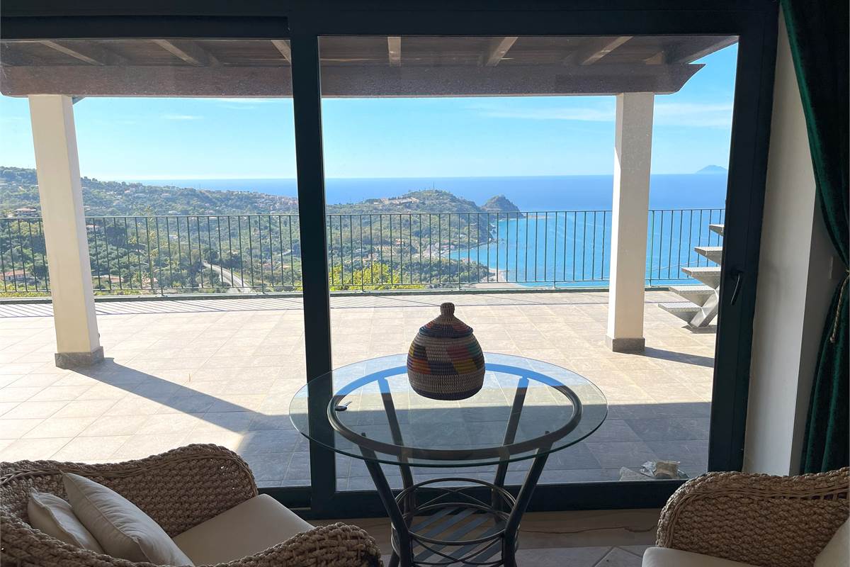 Villa indipendente con vista arcipelago eoliano