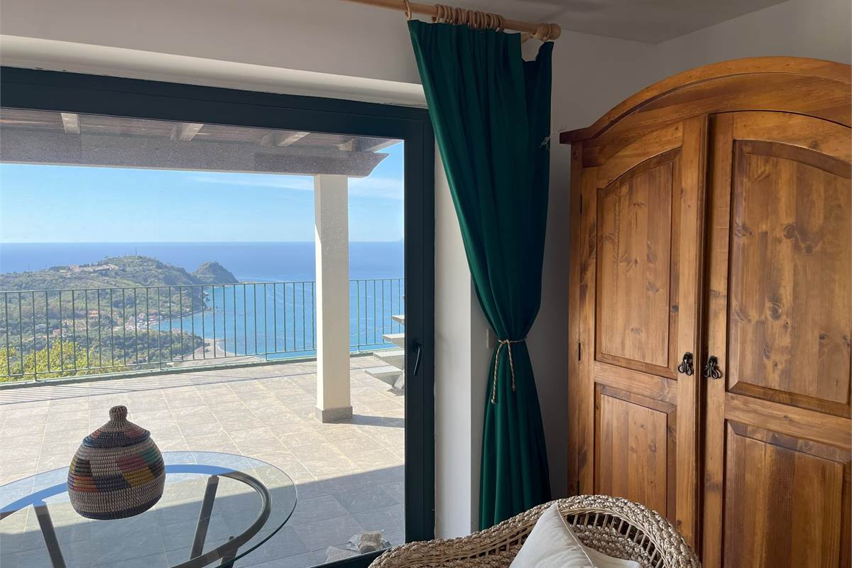 Villa indipendente con vista arcipelago eoliano