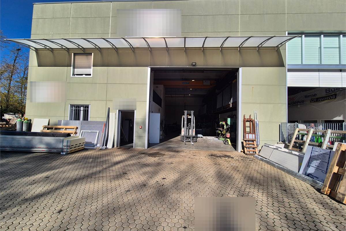 Capannone con area esterna a Lurate caccivio