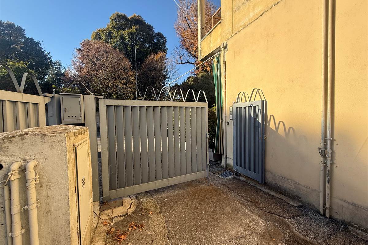 Quadrilocale con box e sottotetto