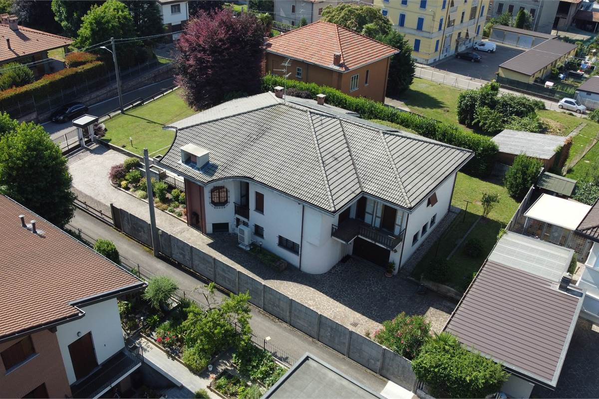 Villa singola con giardino a Cirimido