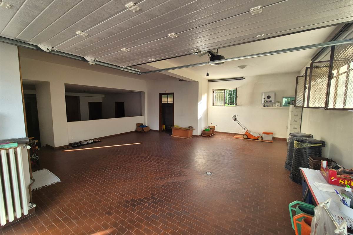 Villa singola con giardino a Cirimido