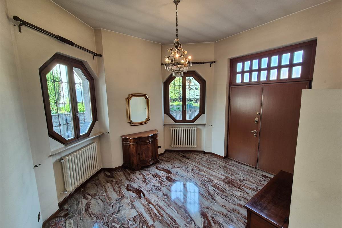 Villa singola con giardino a Cirimido