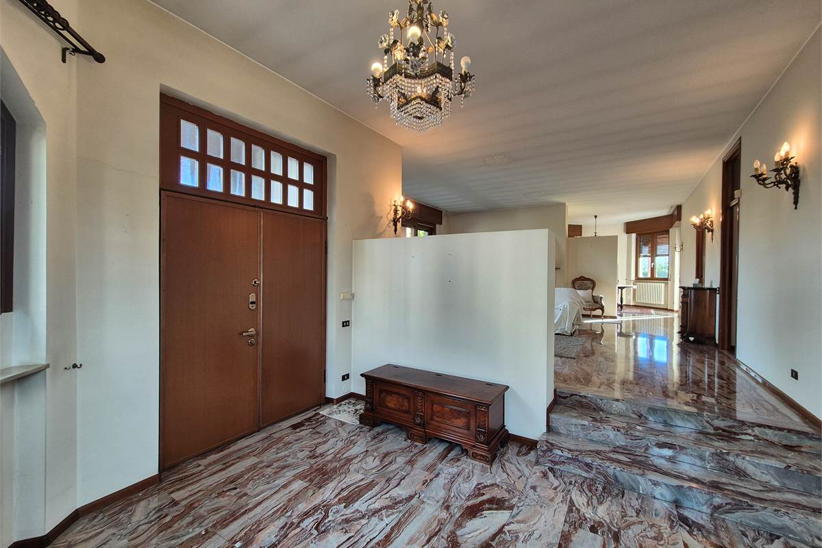 Villa singola con giardino a Cirimido