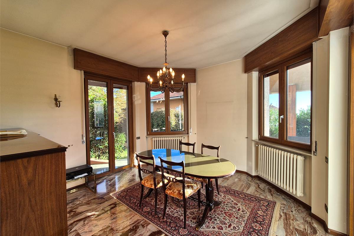 Villa singola con giardino a Cirimido