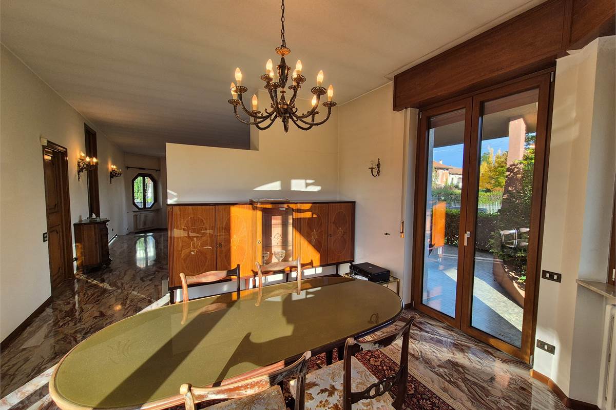 Villa singola con giardino a Cirimido