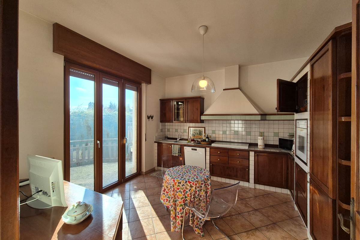 Villa singola con giardino a Cirimido