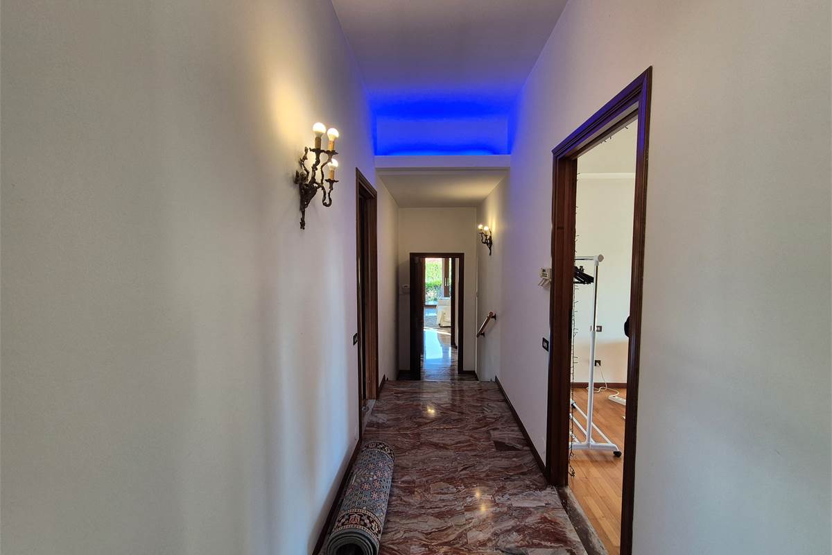 Villa singola con giardino a Cirimido