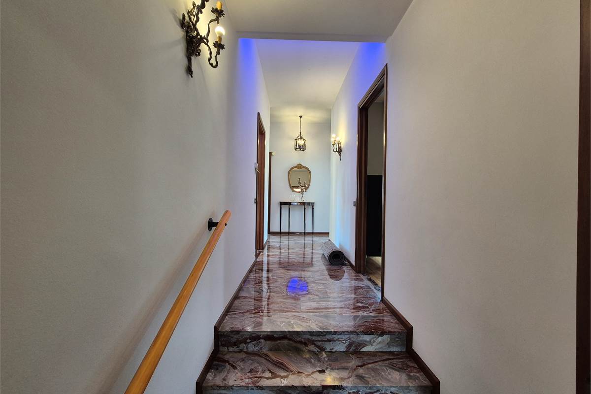 Villa singola con giardino a Cirimido