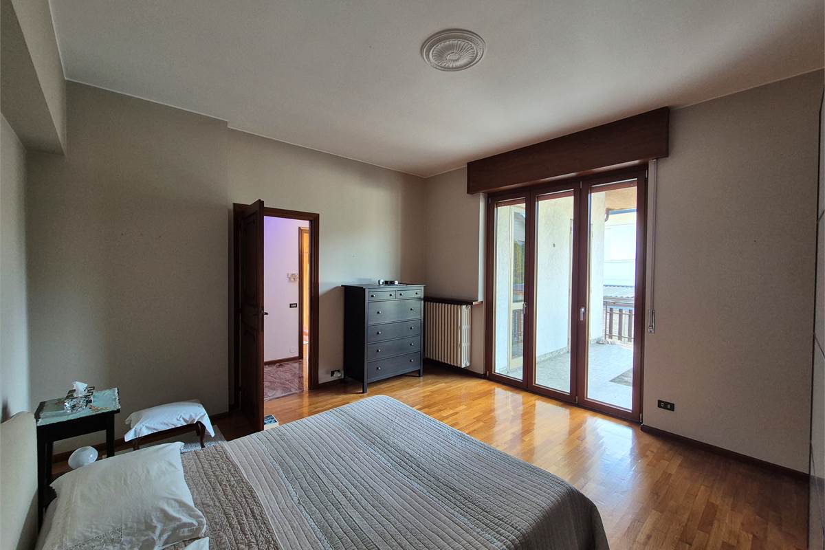 Villa singola con giardino a Cirimido