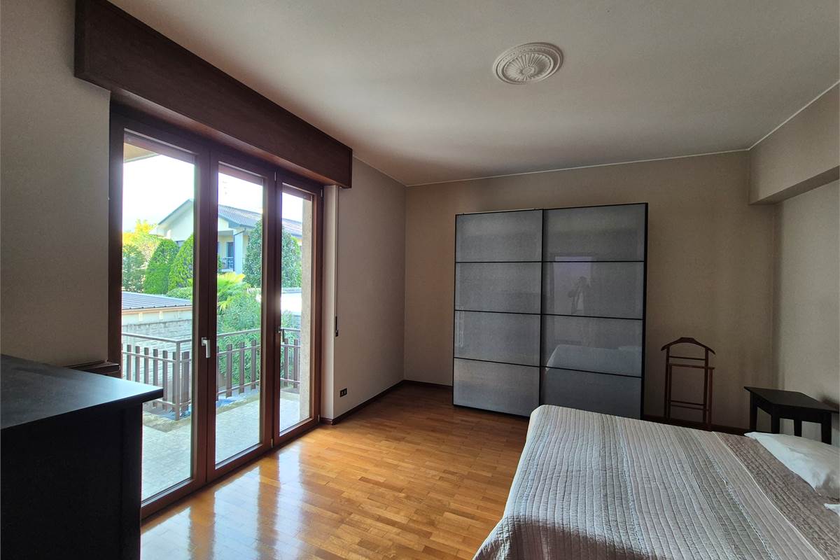 Villa singola con giardino a Cirimido