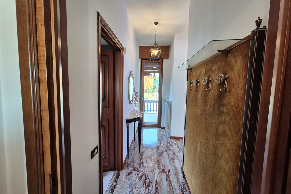 Villa singola con giardino a Cirimido