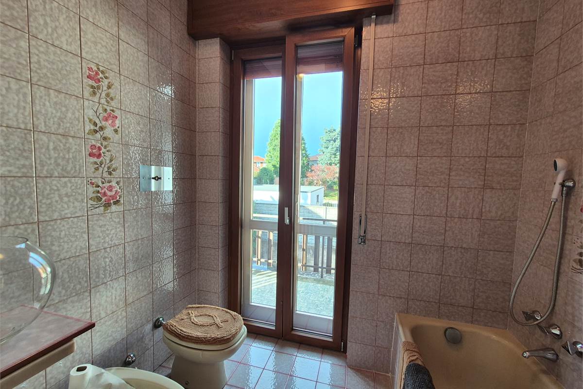 Villa singola con giardino a Cirimido