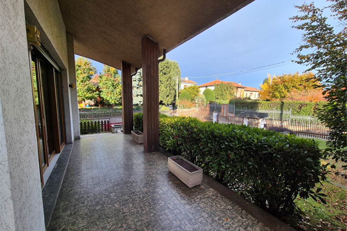 Villa singola con giardino a Cirimido