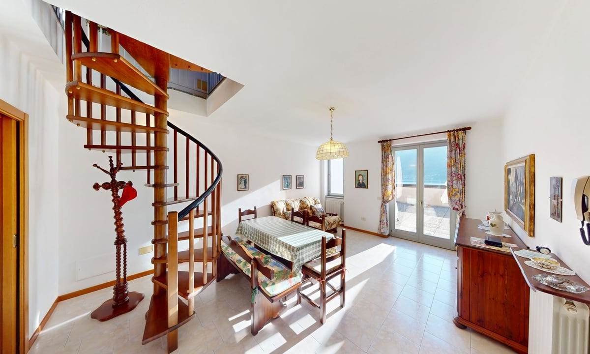 Appartamento su due livelli a Sala comacina