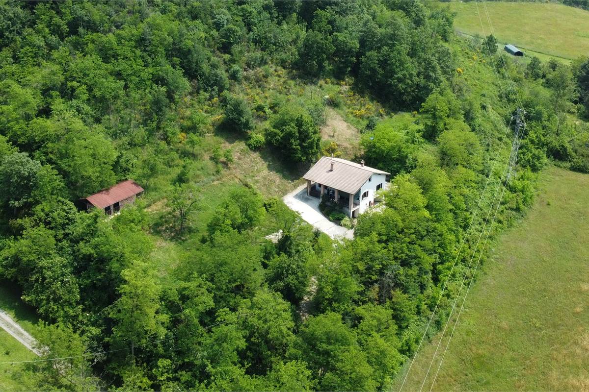Casa indipendente con terreno a Stazzano 