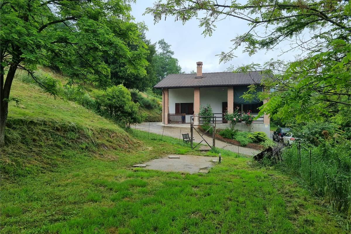 Casa indipendente con terreno a Stazzano 