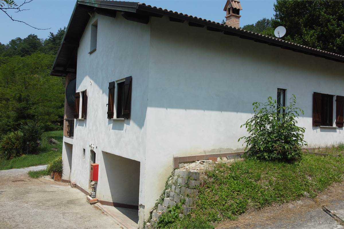 Casa indipendente con terreno a Stazzano 