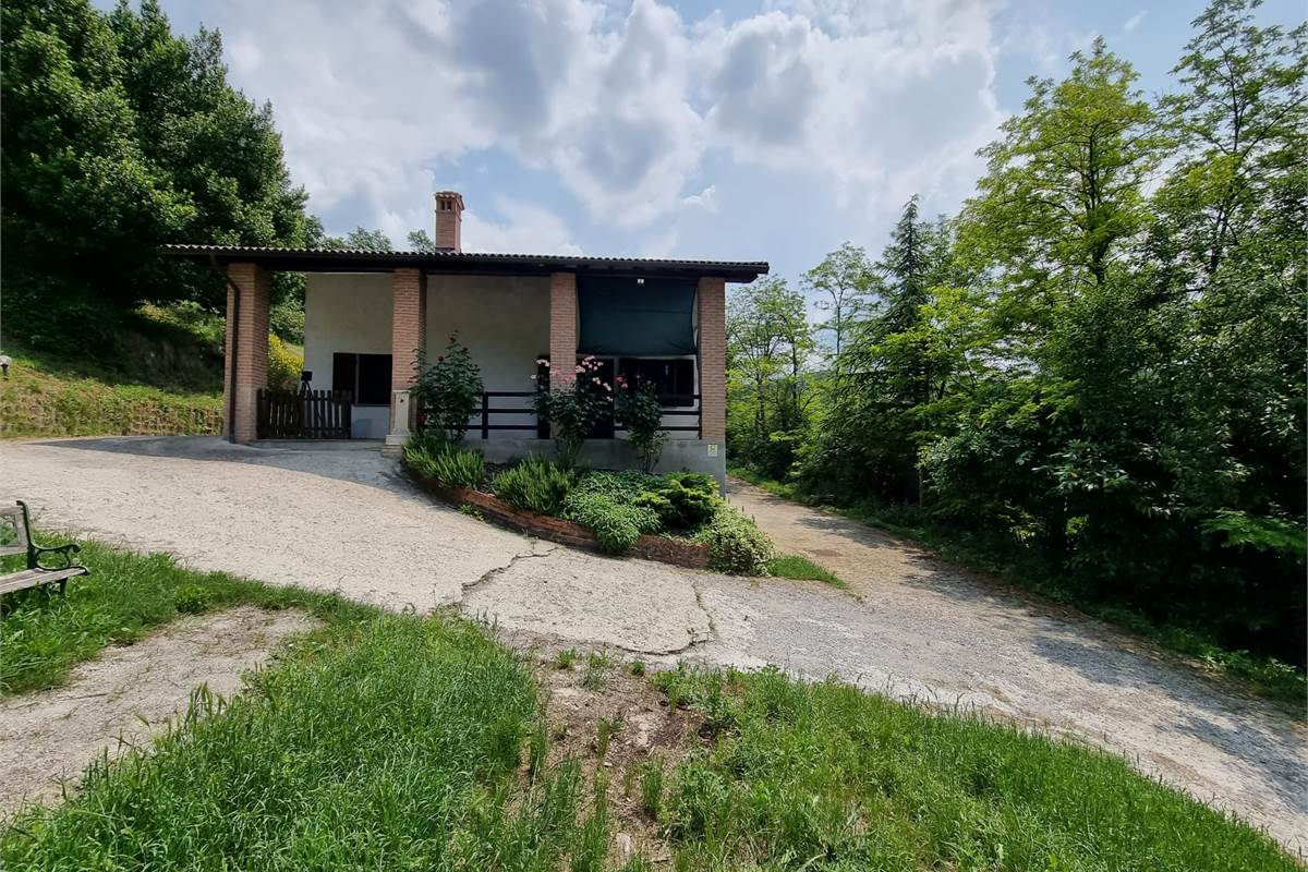 Casa indipendente con terreno a Stazzano 