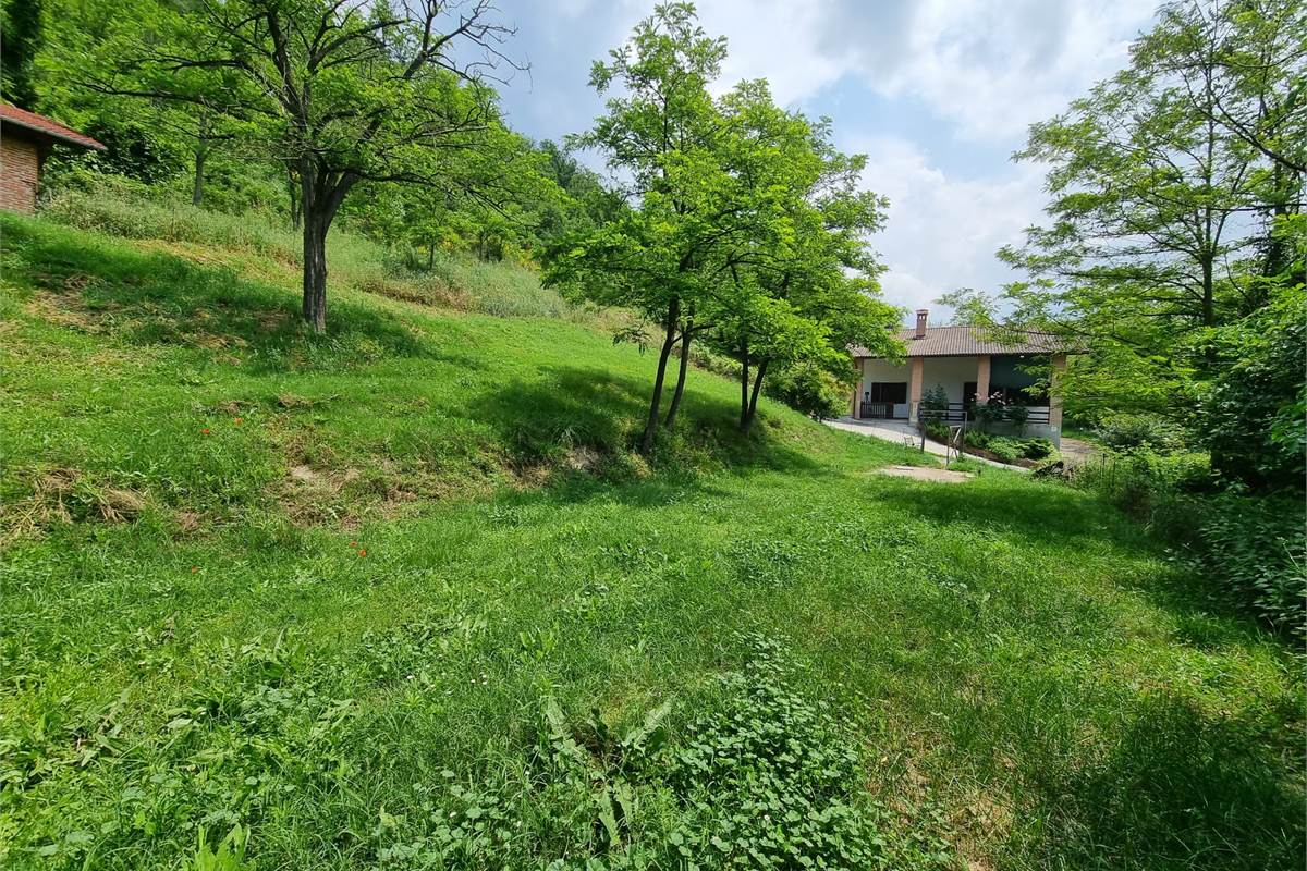 Casa indipendente con terreno a Stazzano 