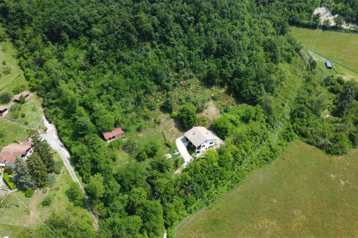 Casa indipendente con terreno a Stazzano 