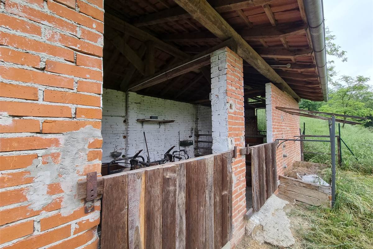 Casa indipendente con terreno a Stazzano 