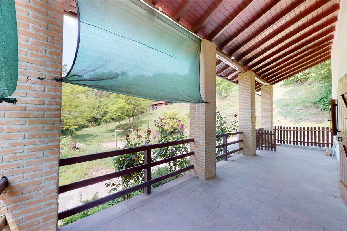 Casa indipendente con terreno a Stazzano 