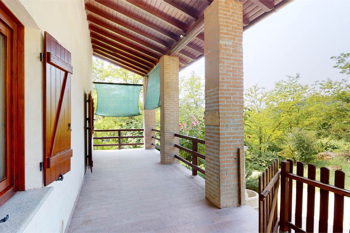 Casa indipendente con terreno a Stazzano 