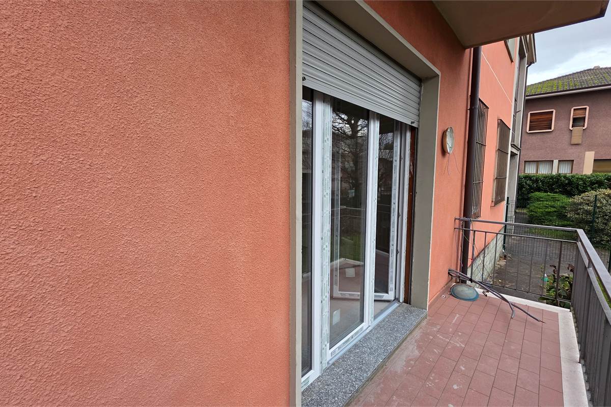 Ampio quadrilocale con GIARDINO privato a Carugo