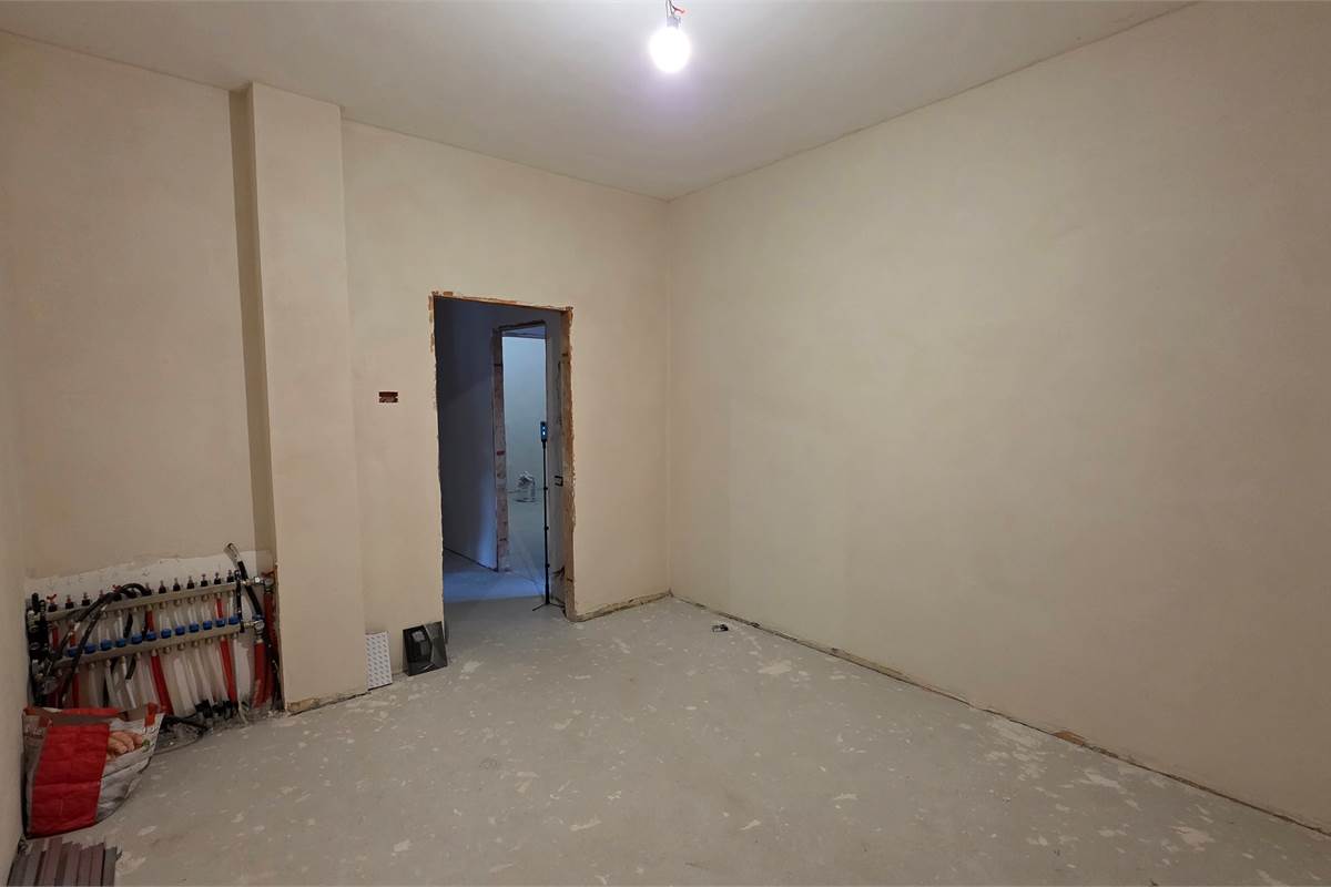 Ampio quadrilocale con GIARDINO privato a Carugo