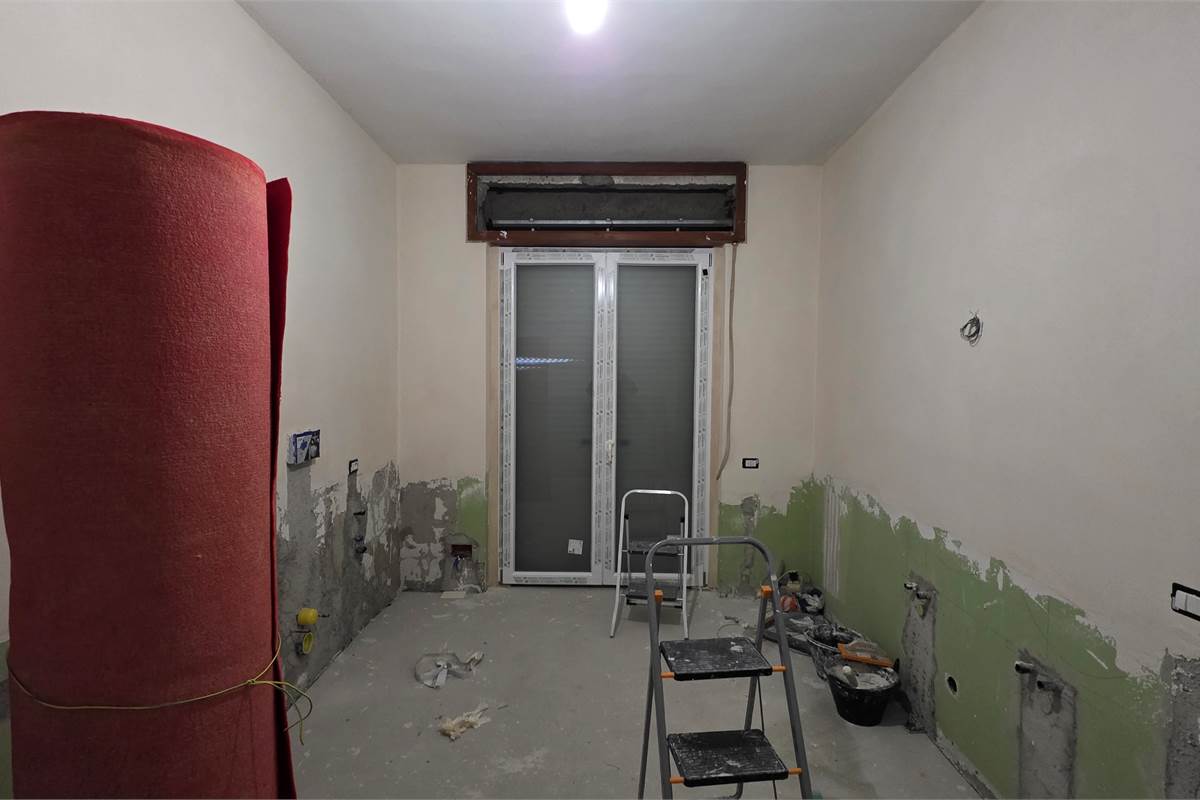 Ampio quadrilocale NUOVO con GIARDINO privato a Carugo