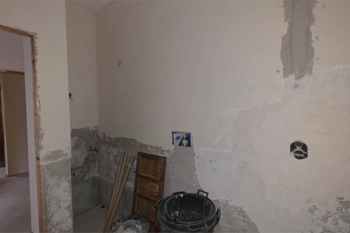 Ampio quadrilocale NUOVO con GIARDINO privato a Carugo