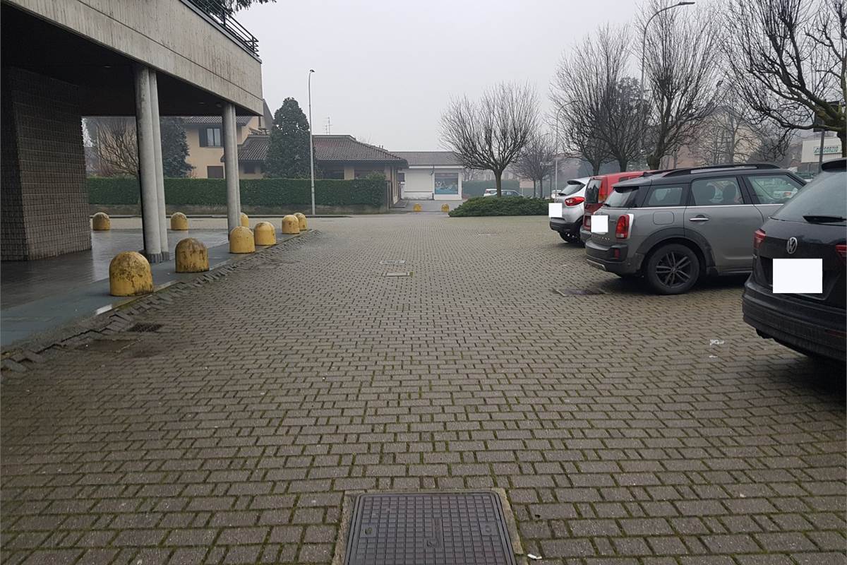 Negozio in locazione a Mariano Comense 