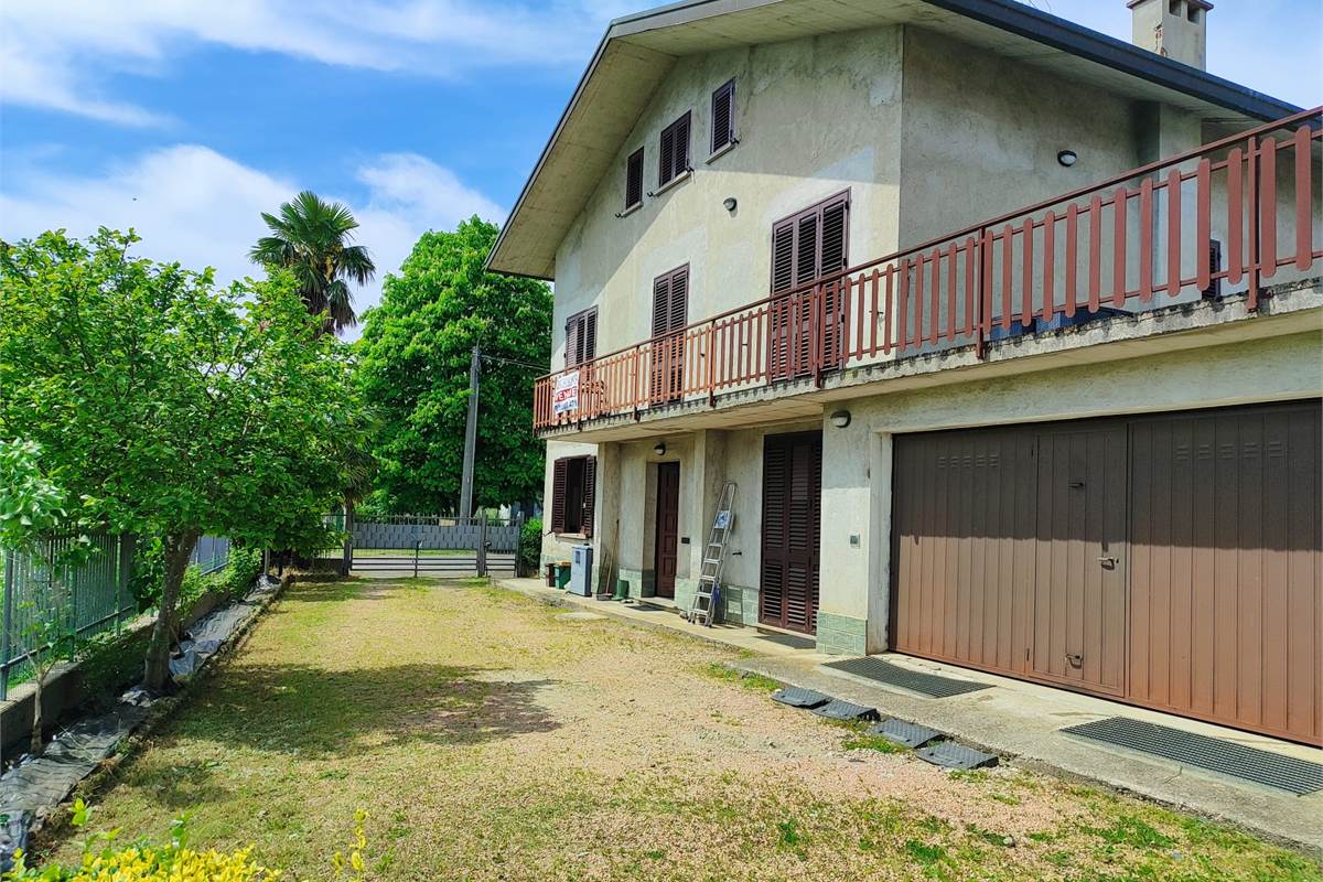 Villa indipendente con ampio giardino 