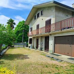 Villa indipendente con ampio giardino 