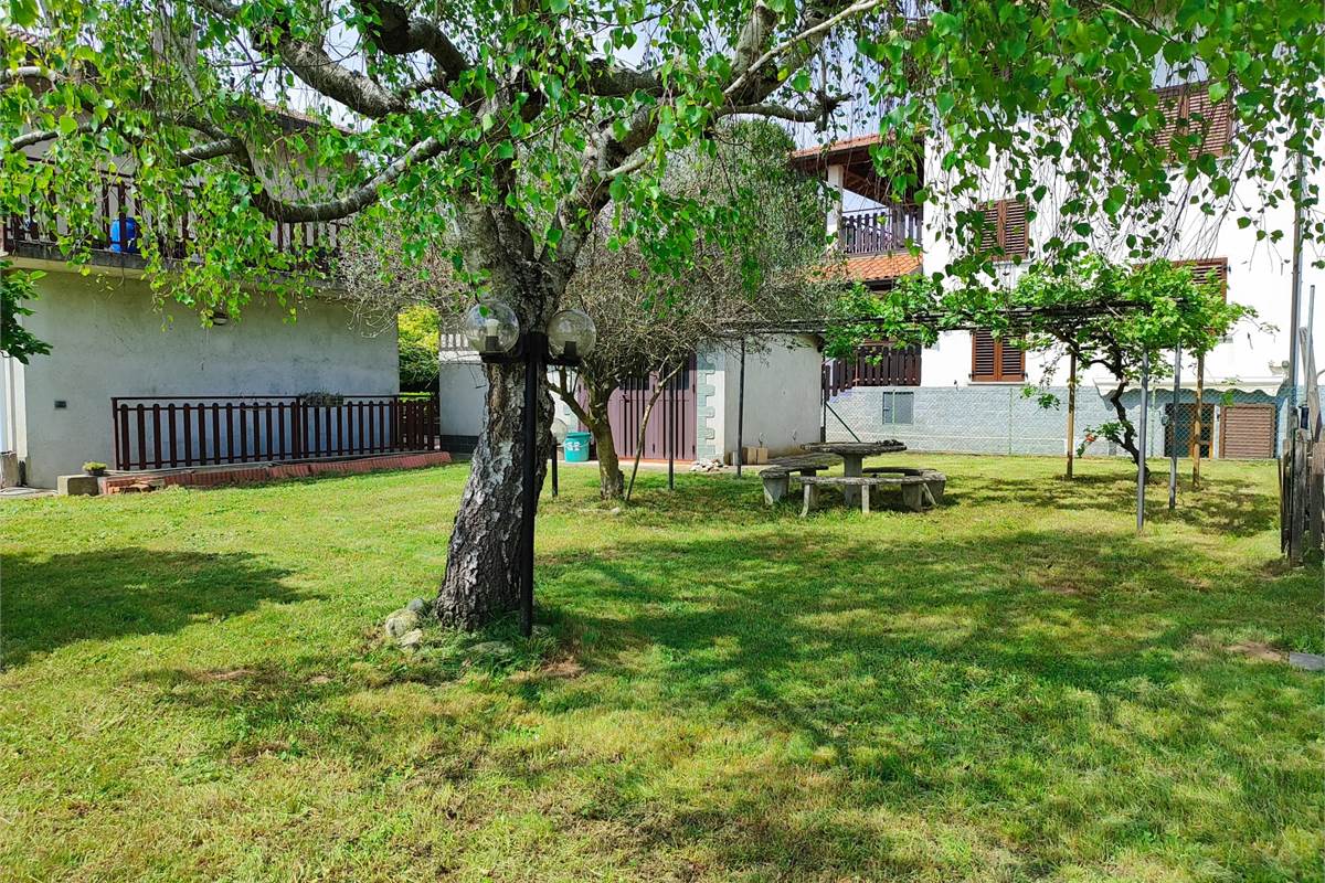 Villa indipendente con ampio giardino 