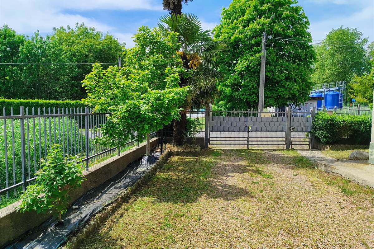 Villa indipendente con ampio giardino 